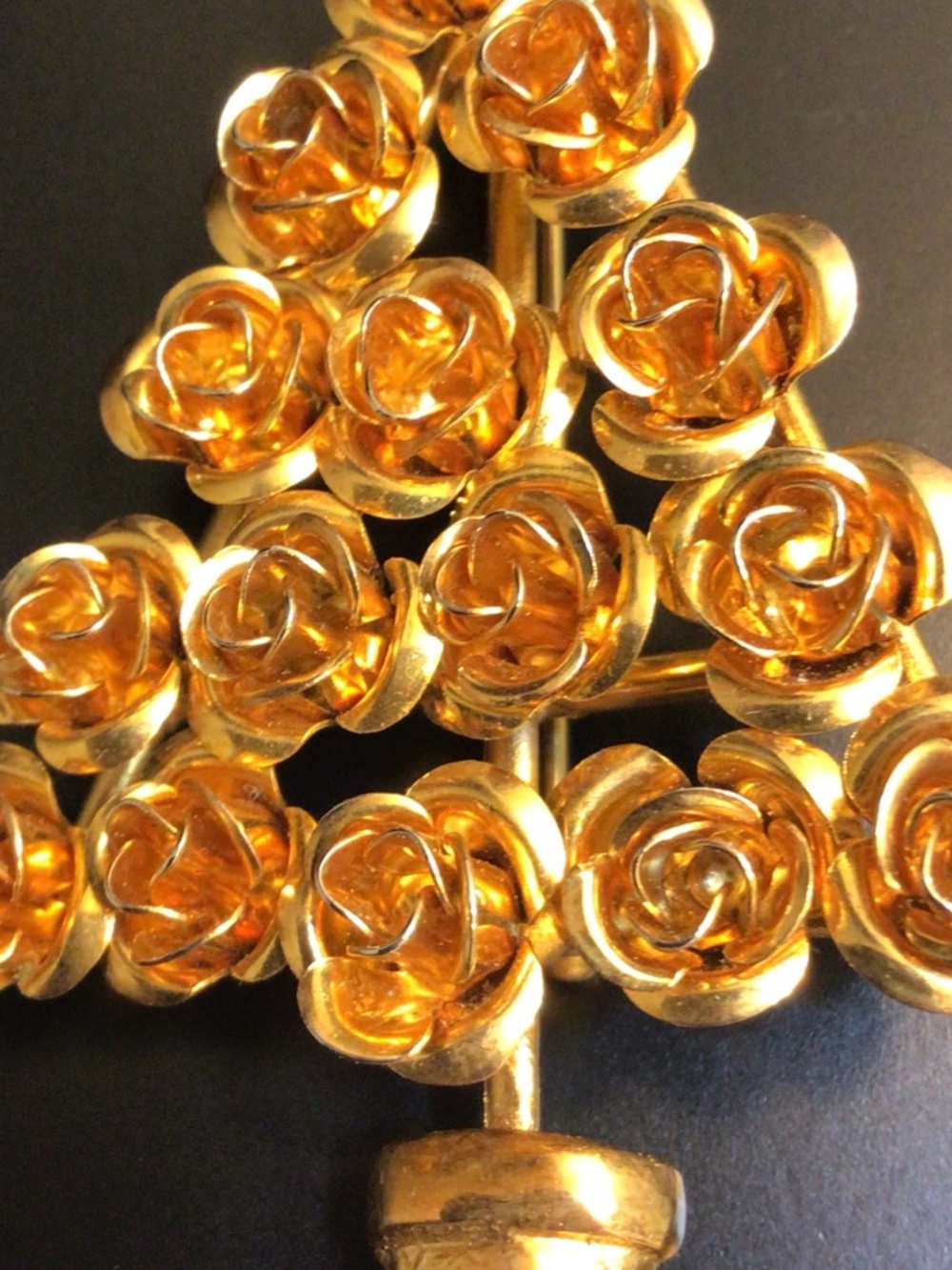 Mid-century CHRISTMAS TREE OF ROSES Brooch/Pin Gold-tone Large - Picture 2 of 15